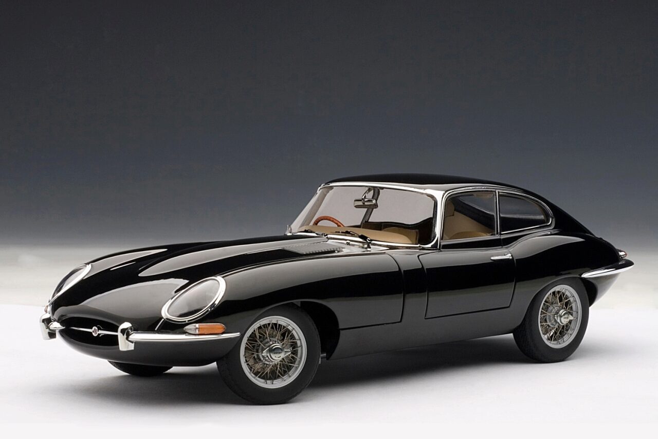 AUTOART 73611 1:18 Jaguar E-Type Coupe Series I 3.8 (black) 1961 